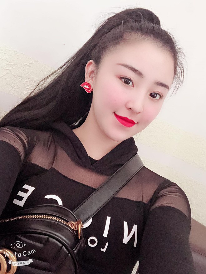 Hình ảnh mới của hot girl bánh tráng trộn: Tăng cân đáng kể, chuyển hướng gợi cảm hết nấc!