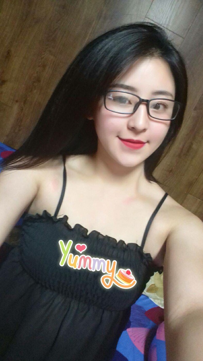 Hình ảnh mới của hot girl bánh tráng trộn: Tăng cân đáng kể, chuyển hướng gợi cảm hết nấc!