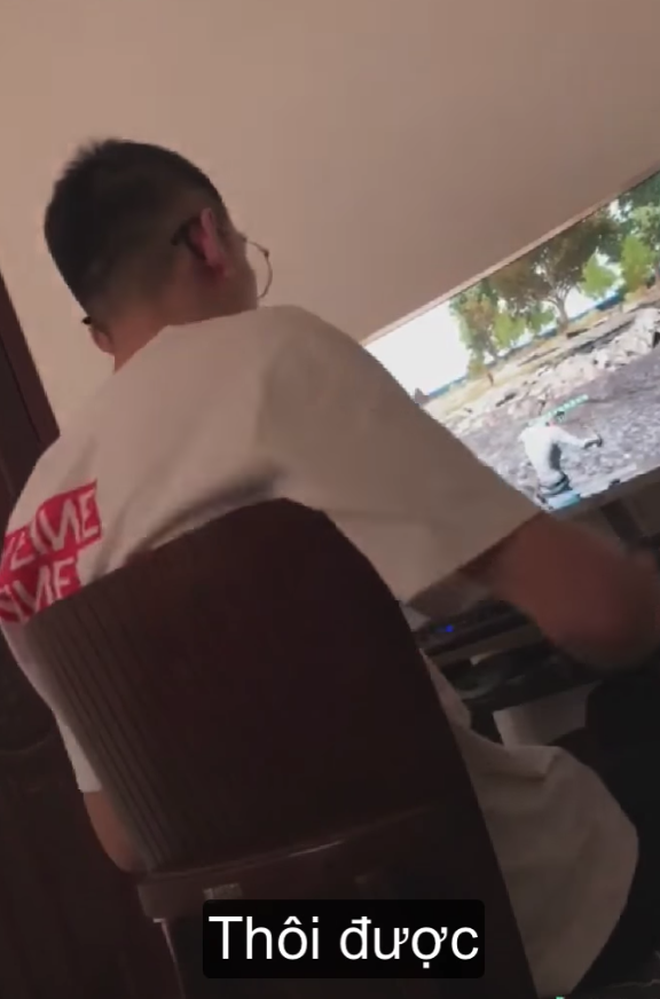 Cô gái mũm mĩm có chồng hot boy, mở miệng ra là nói lời ngôn tình: Kiếp trước cứu cả thế giới à?