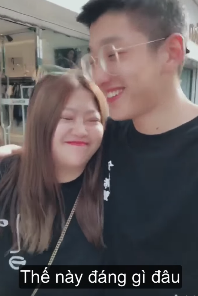 Cô gái mũm mĩm có chồng hot boy, mở miệng ra là nói lời ngôn tình: Kiếp trước cứu cả thế giới à?