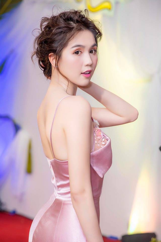 Ngọc Trinh đáp trả rất gắt khi bị nói ưỡn ẹo câu đại gia và nói giọng quê mùa Ngọc Trinh đáp trả rất gắt khi bị nói ưỡn ẹo câu đại gia và nói giọng quê mùa