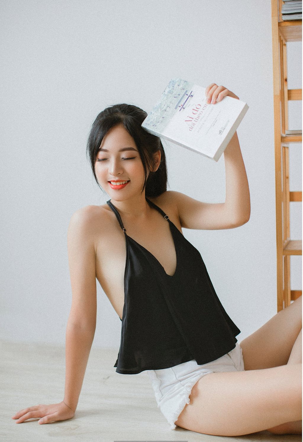 Nhan sắc gợi cảm của nữ sinh ĐH Ngoại ngữ khiến dân mạng bần thần