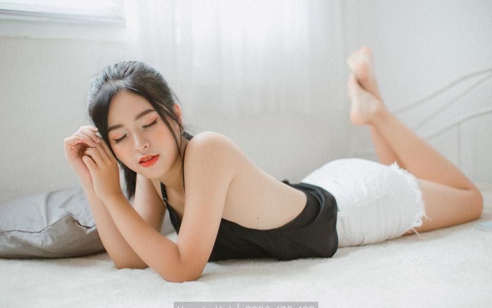 Nhan sắc gợi cảm của nữ sinh ĐH Ngoại ngữ khiến dân mạng bần thần