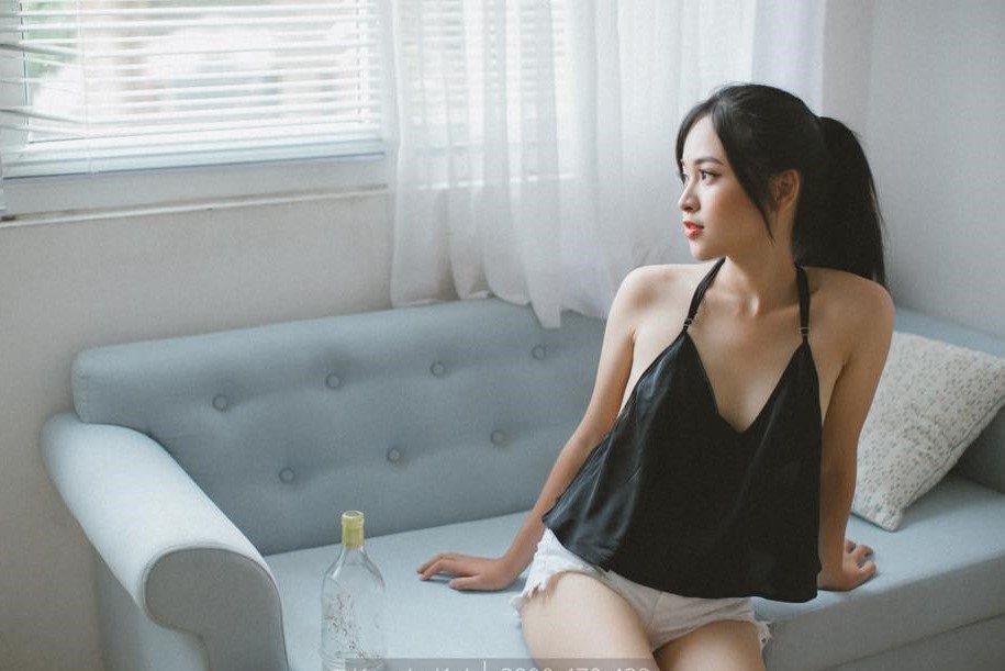 Nhan sắc gợi cảm của nữ sinh ĐH Ngoại ngữ khiến dân mạng bần thần