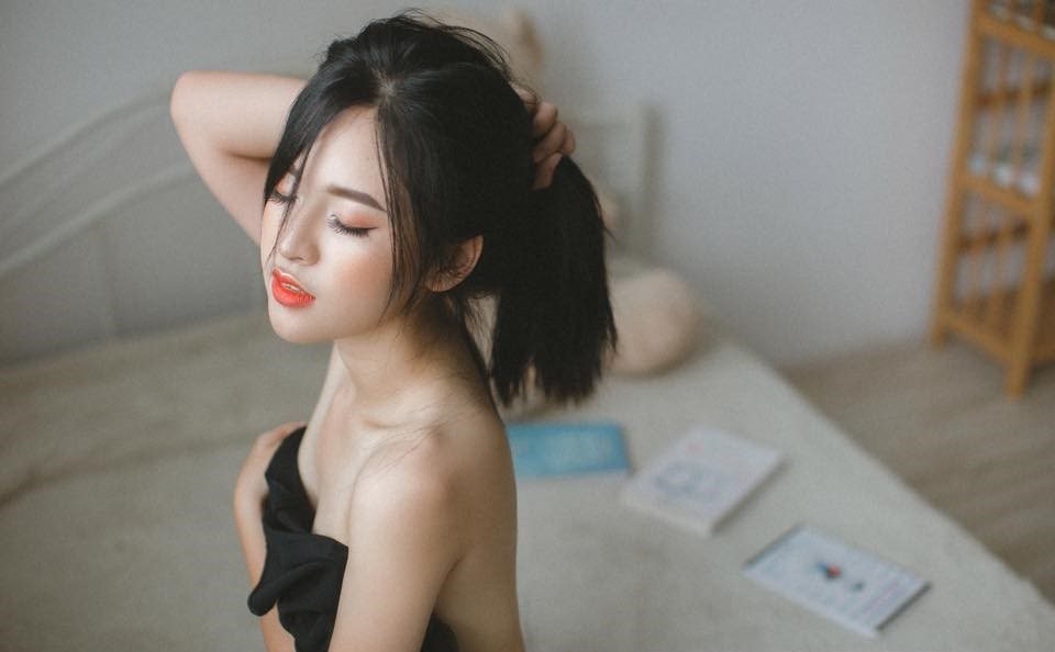 Nhan sắc gợi cảm của nữ sinh ĐH Ngoại ngữ khiến dân mạng bần thần