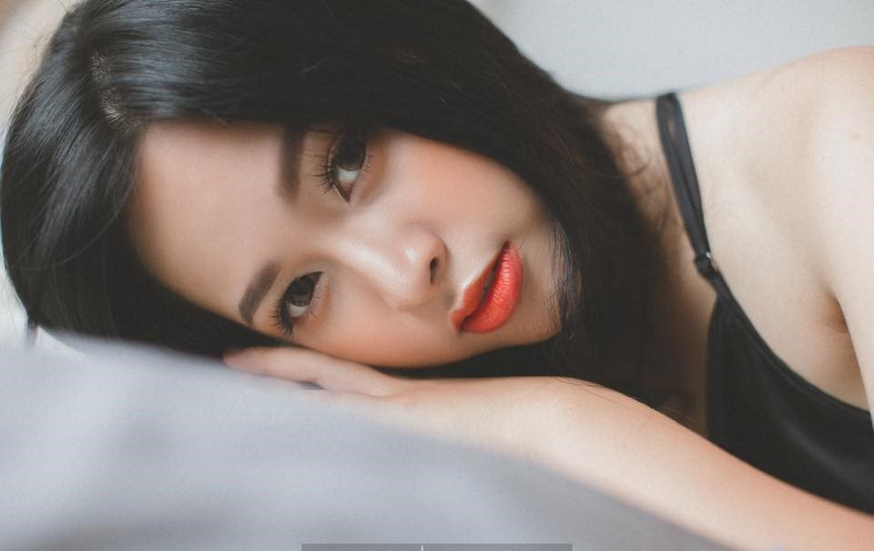 Nhan sắc gợi cảm của nữ sinh ĐH Ngoại ngữ khiến dân mạng bần thần