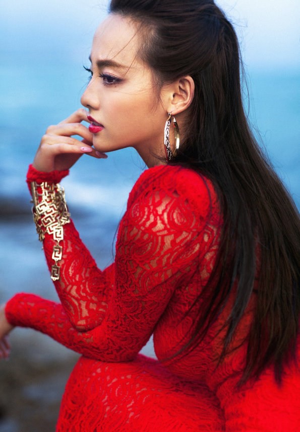 Cận cảnh nhan sắc ngoài đời không thể rời mắt của mỹ nhân Diên hi công lược