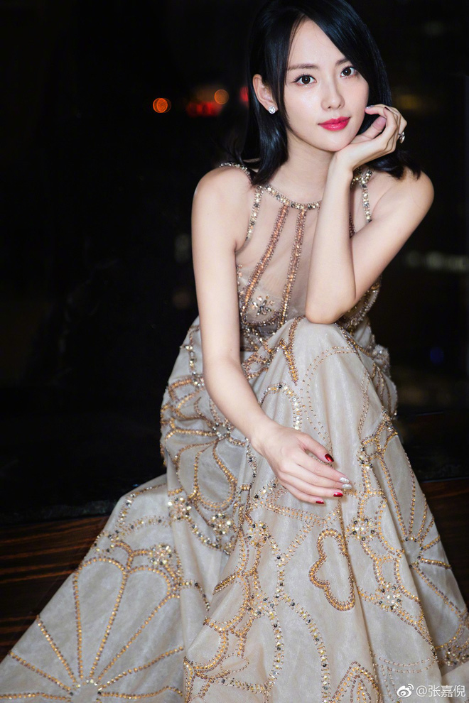 Cận cảnh nhan sắc ngoài đời không thể rời mắt của mỹ nhân Diên hi công lược