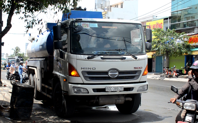 Va chạm với xe bồn, 2 học sinh ở Sài Gòn tử vong thương tâm