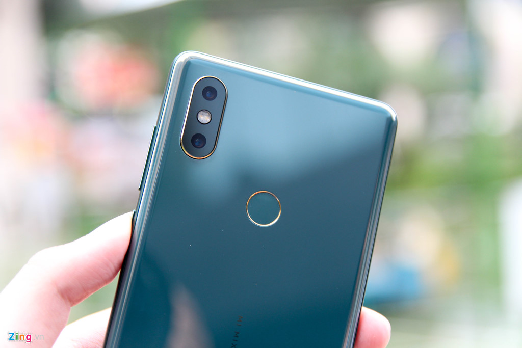 Xiaomi Mi Mix 2S màu xanh ngọc lục bảo về VN, giá 16,6 triệu đồng