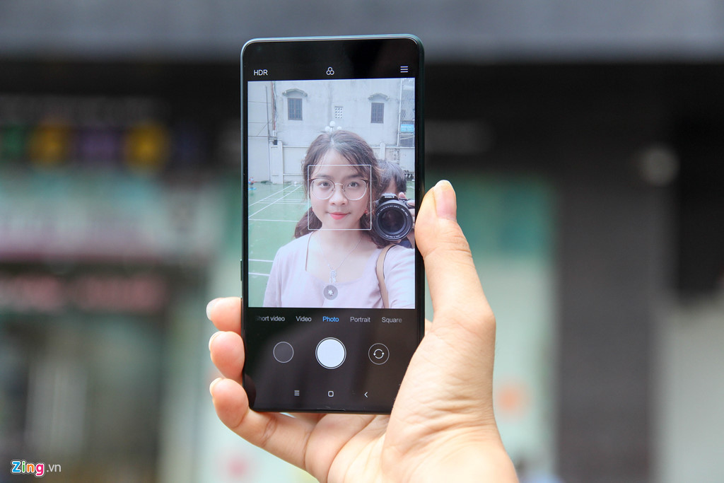 Xiaomi Mi Mix 2S màu xanh ngọc lục bảo về VN, giá 16,6 triệu đồng