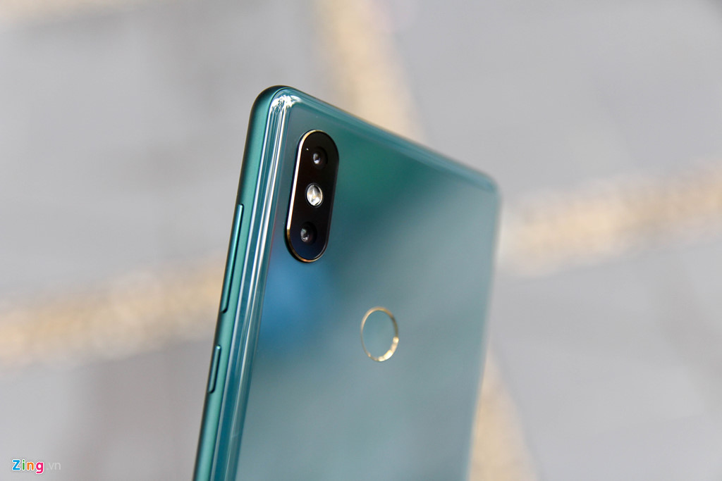 Xiaomi Mi Mix 2S màu xanh ngọc lục bảo về VN, giá 16,6 triệu đồng
