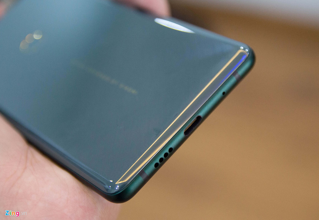 Xiaomi Mi Mix 2S màu xanh ngọc lục bảo về VN, giá 16,6 triệu đồng