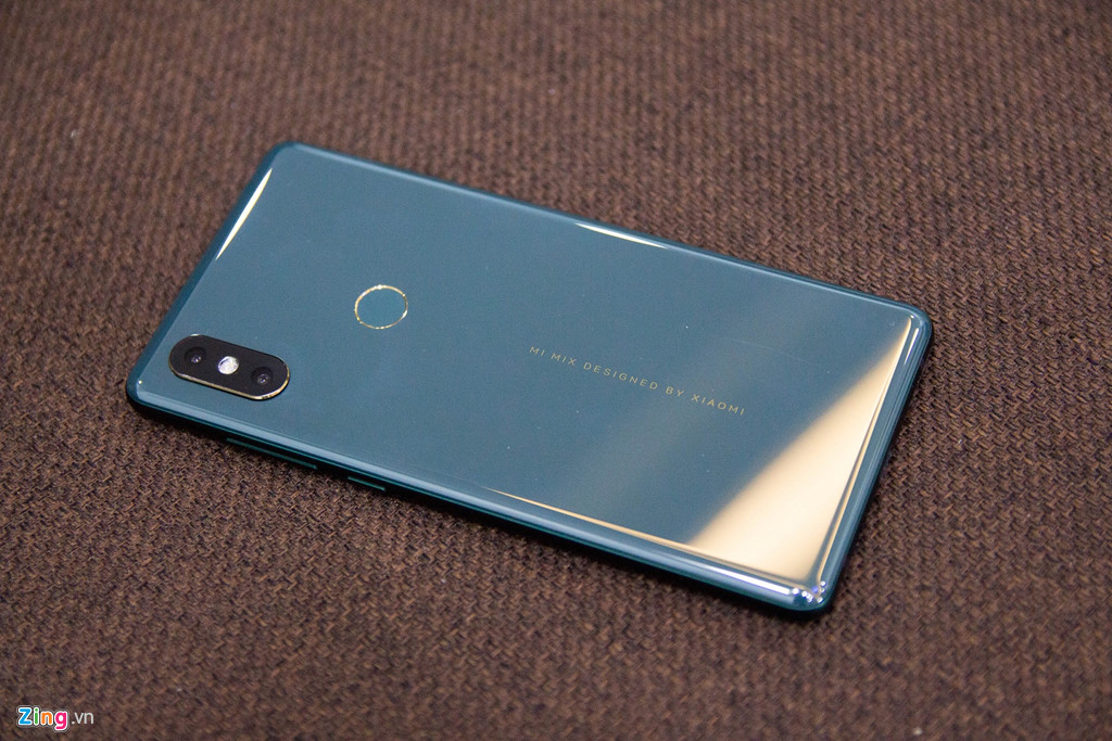 Xiaomi Mi Mix 2S màu xanh ngọc lục bảo về VN, giá 16,6 triệu đồng
