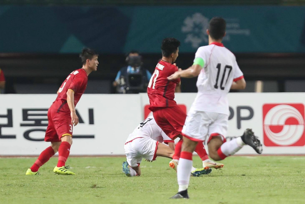 Công Phượng đưa Việt Nam vào tứ kết Asiad