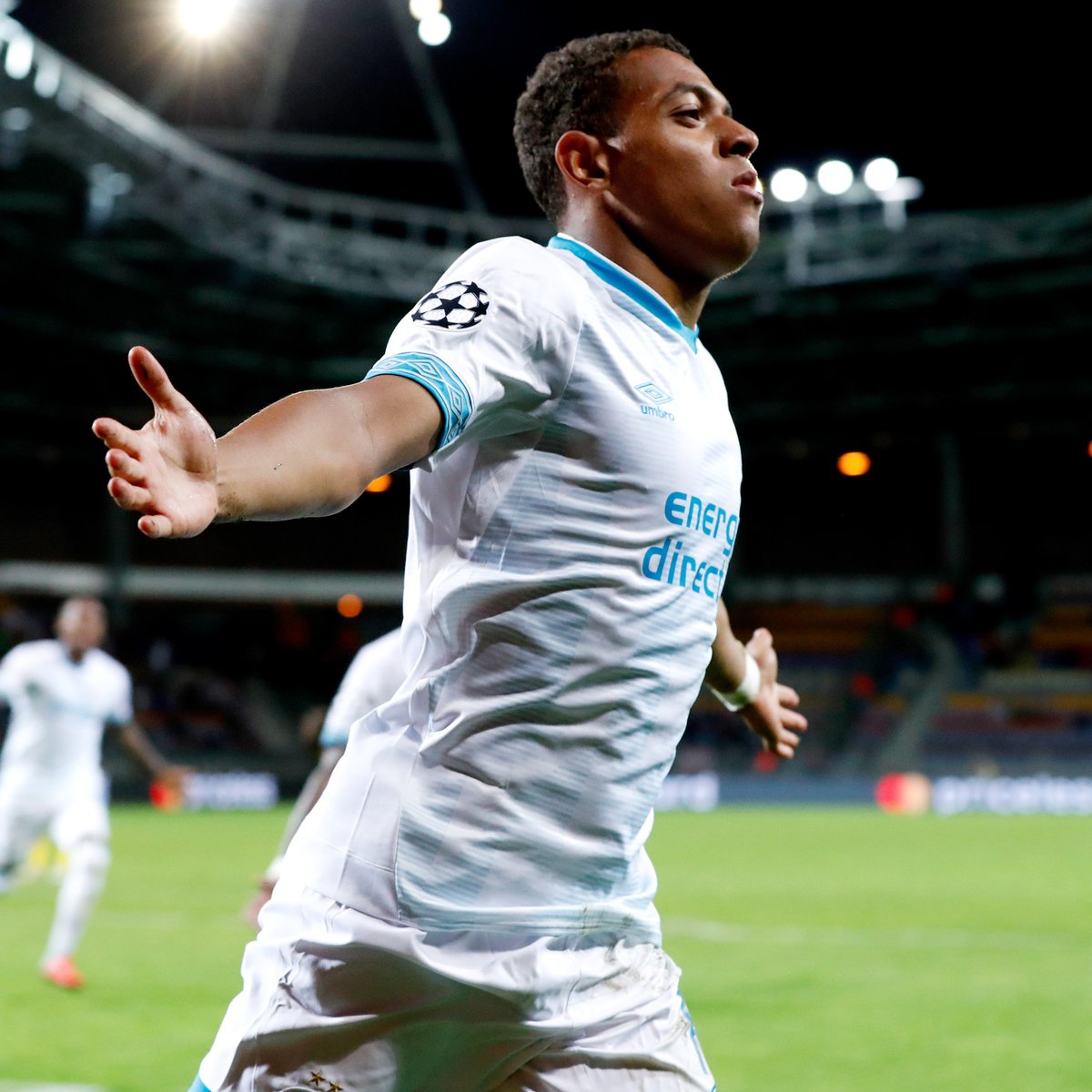 Tổng hợp lượt đi play-off Champions League: Căng thẳng tột cùng; Liverpool sống lại hy vọng