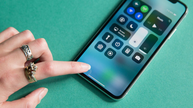 iPhone màn hình uốn cong sắp ra mắt, Apple sẵn sàng đối đầu Samsung