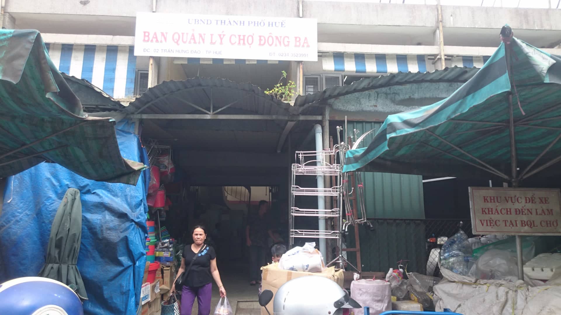 Huế: Bảo vệ chợ Đông Ba ngã gục do bị côn đồ đâm vào cổ