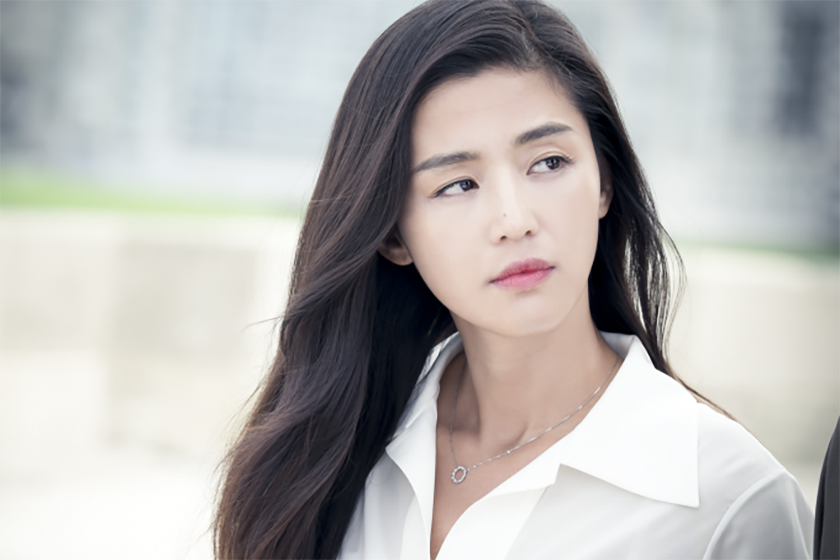 Chồng ngoại tình mà vẫn bình thản đến lạ, cô vợ đã làm thế này trong cuộc chạm trán 3 mặt một lời