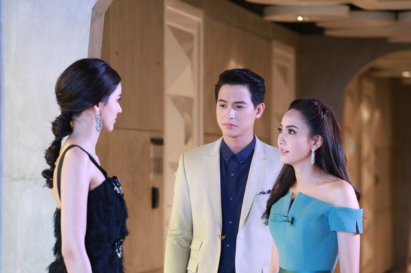 Chồng ngoại tình mà vẫn bình thản đến lạ, cô vợ đã làm thế này trong cuộc chạm trán 3 mặt một lời