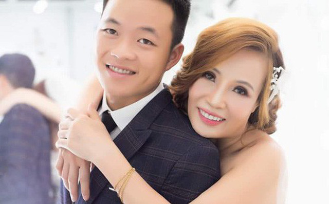 Cô dâu 62 ôm chặt chú rể 26 tuổi hạnh phúc trước thềm đám cưới: Tôi chuẩn bị là cô dâu trẻ và xinh đẹp nhất thế giới