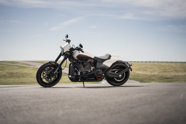 Harley-Davidson FXDR 114 2019 ra mắt, nhanh nhất trong dòng Softail