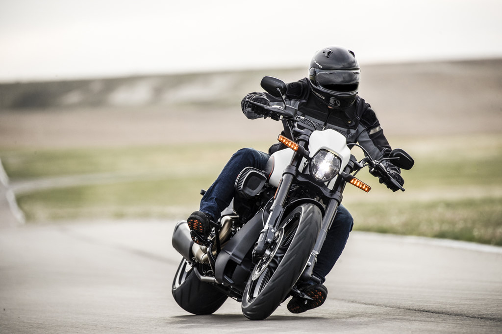 Harley-Davidson FXDR 114 2019 ra mắt, nhanh nhất trong dòng Softail