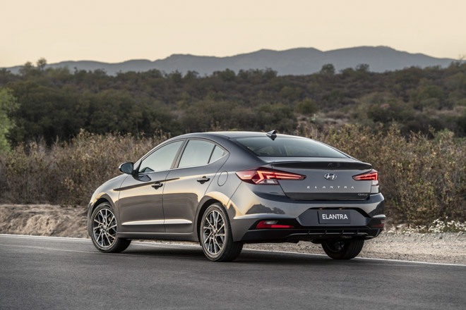 Hyundai Elantra 2019 chính thức ra mắt với thiết kế hoàn toàn mới