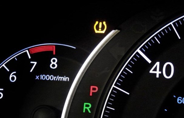 7 đèn cảnh báo trên ô tô tài xế không thể bỏ qua