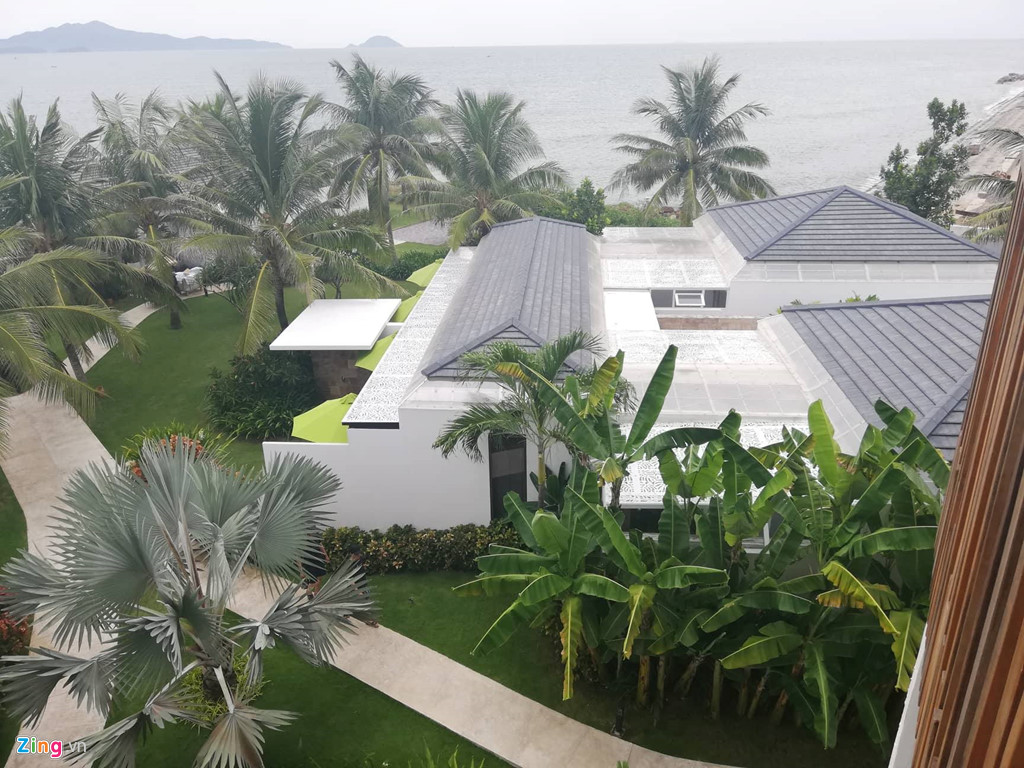 Không gian lễ đính hôn trên bờ biển của Trường Giang - Nhã Phương