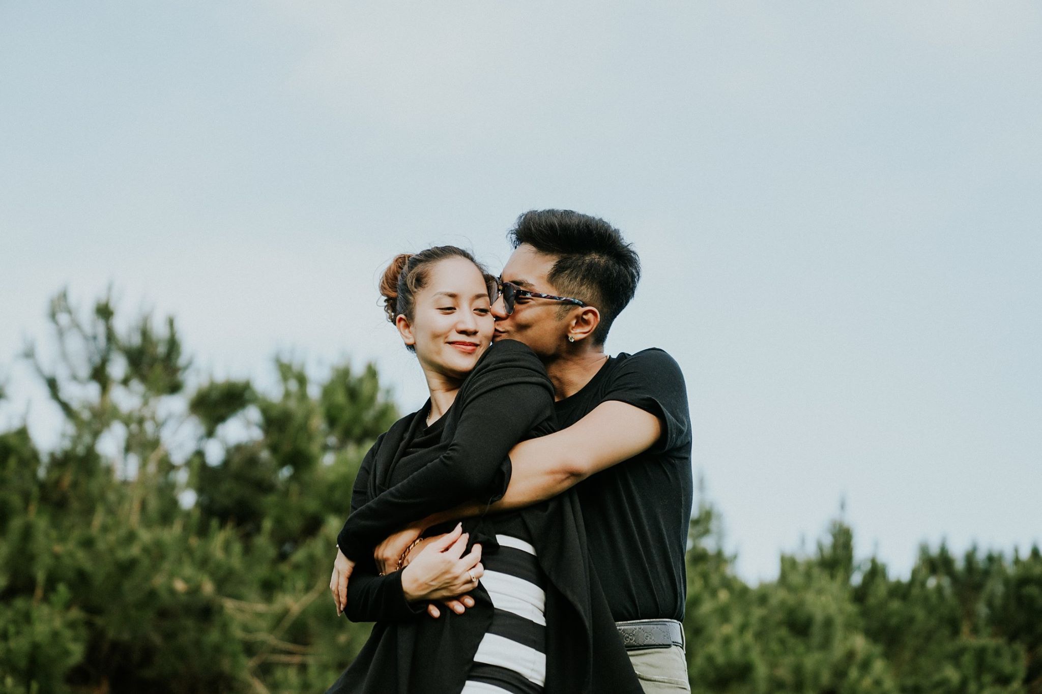 Phan Hiển, Khánh Thi trao nhau nụ hôn ngọt ngào sau tin đồn lục đục