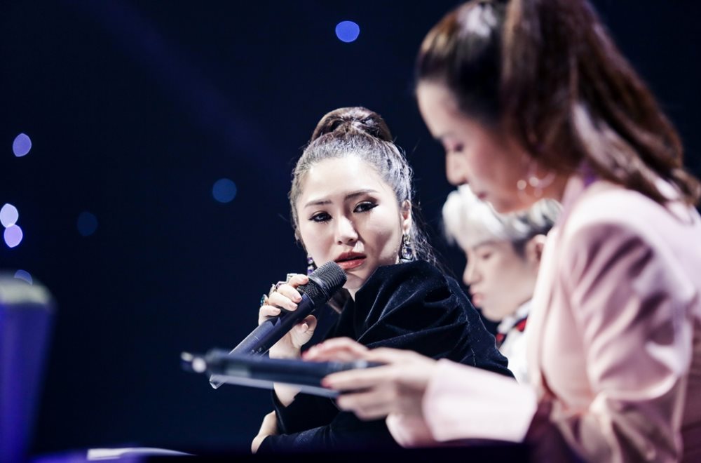 The Debut tập 12: Hương Tràm tiết lộ từng suýt bỏ nghề vì một bài báo