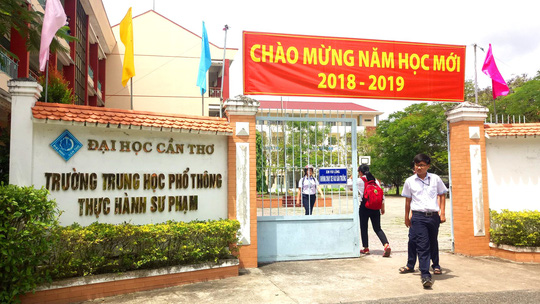 Sốc trước clip học sinh lớp 10 chơi trò chơi nhạy cảm