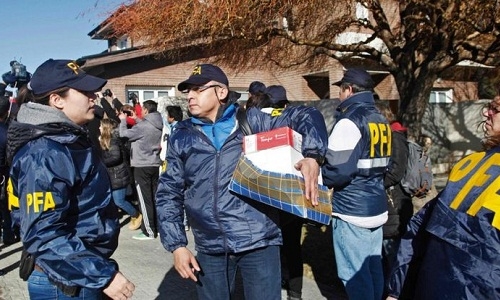 Argentina khám nhà cựu tổng thống bị nghi tham nhũng