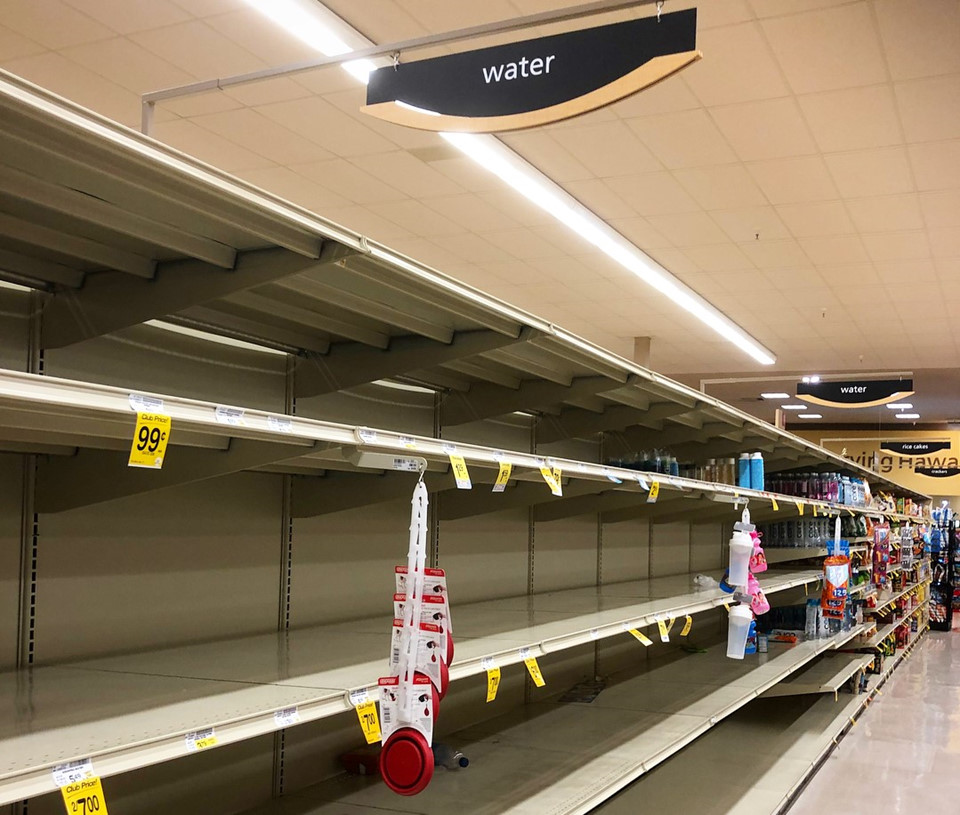 Dân Hawaii vét sạch đồ trước ngày siêu bão Lane đổ bộ