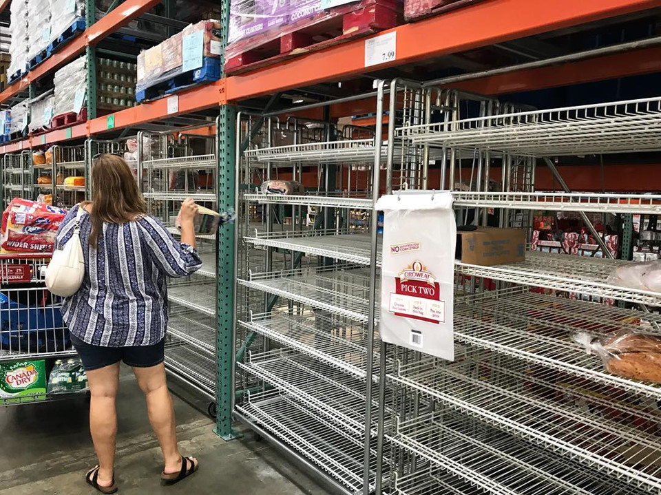 Dân Hawaii vét sạch đồ trước ngày siêu bão Lane đổ bộ