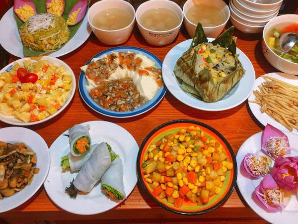 Thị trường đặt cỗ cúng rằm tháng Bảy sôi động