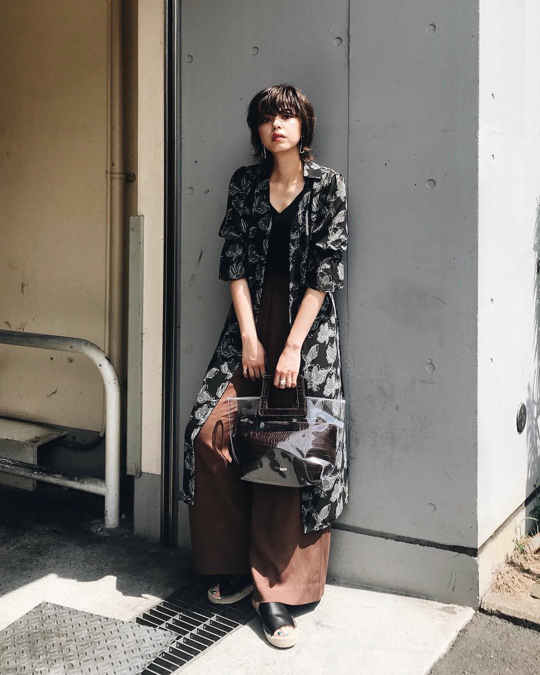 Chiếc áo khoác dáng dài lượt thượt này đích thực là món đồ cực đáng sắm cho tủ đồ mùa thu năm nay