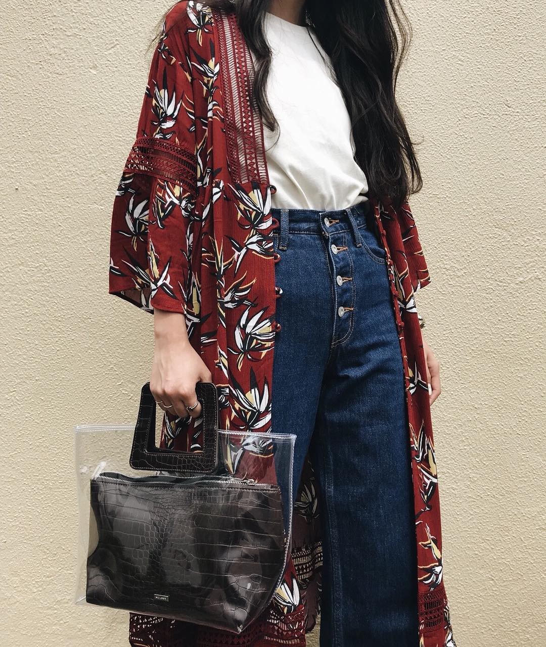 Chiếc áo khoác dáng dài lượt thượt này đích thực là món đồ cực đáng sắm cho tủ đồ mùa thu năm nay