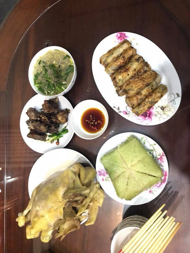 Anh chàng khoe mâm cơm như Tết, cư dân mạng chẳng khen thì thôi lại vào nói mát: 2 tiếng gói được bánh chưng?