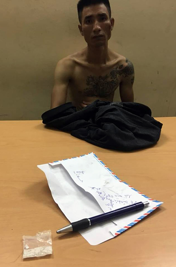 141 vây bắt thanh niên nhét ma túy vào miệng để phi tang