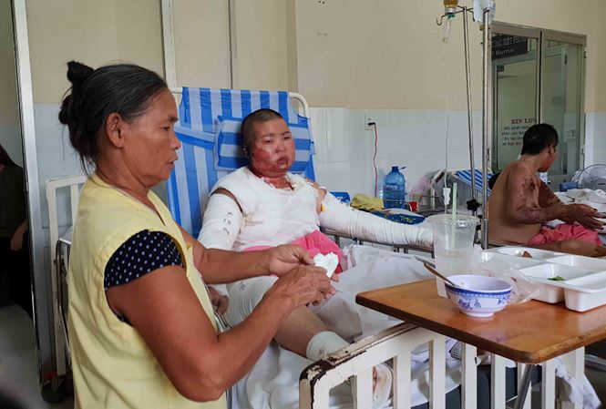 Chị uất nghẹn khi hai cháu bị người tình của em gái tẩm xăng đốt chết