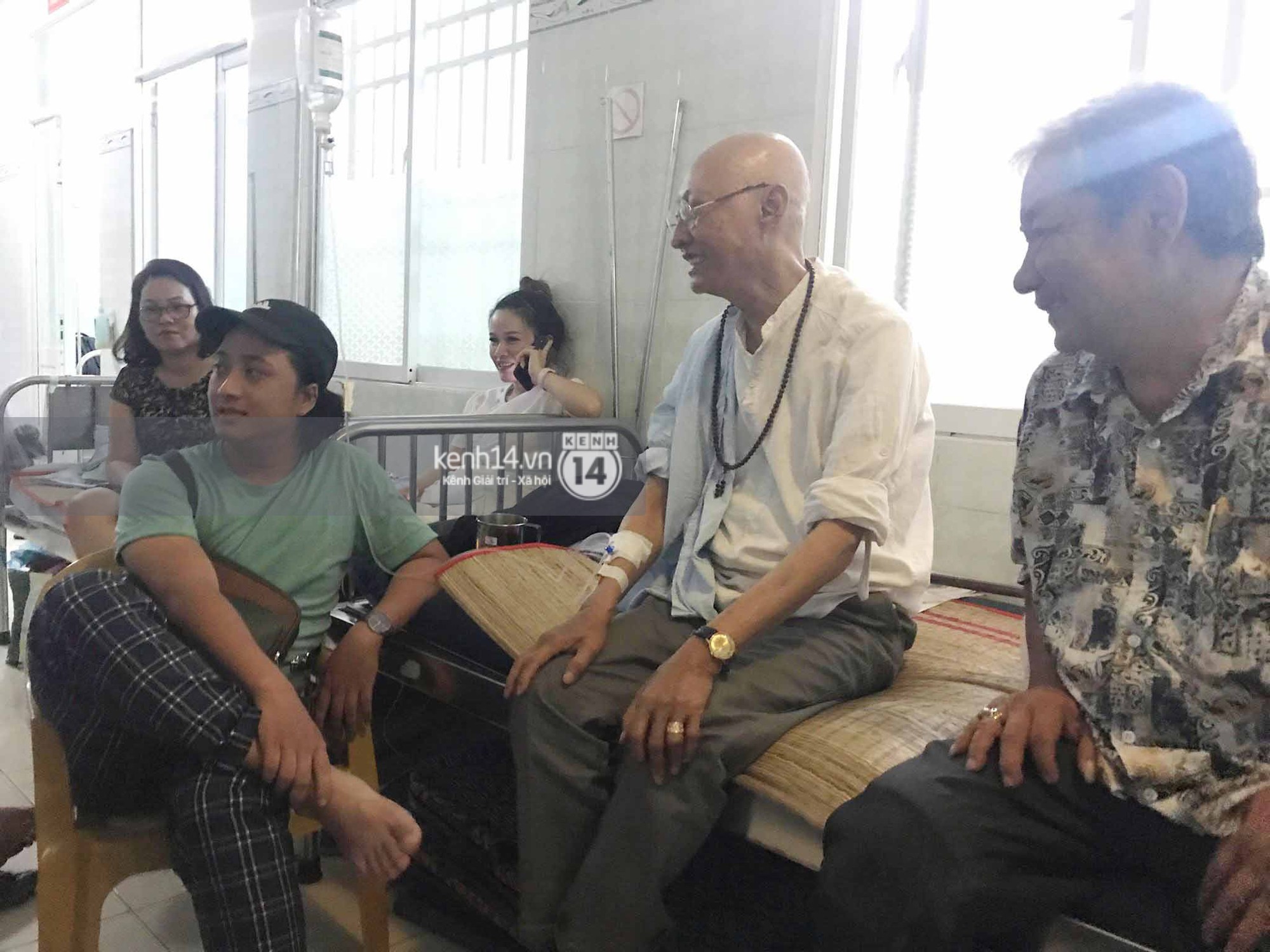 Tâm sự đầu tiên của diễn viên Lê Bình sau thông tin ung thư phổi: Sắp tới tôi còn đóng phim mới rồi lại vào viện tiếp, có gì đâu, cứ lạc quan mà sống!