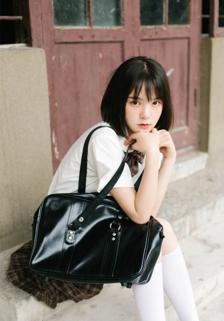 Cô bạn người Trung Quốc với mái tóc ngắn đẹp như nhân vật phim hoạt hình khiến cư dân mạng ngẩn ngơ