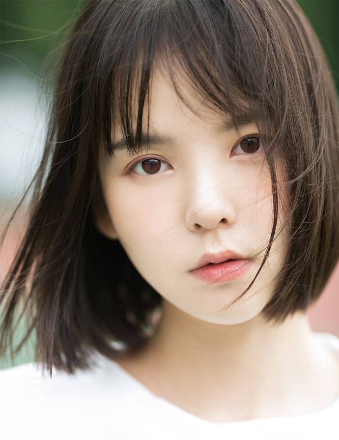 Cô bạn người Trung Quốc với mái tóc ngắn đẹp như nhân vật phim hoạt hình khiến cư dân mạng ngẩn ngơ