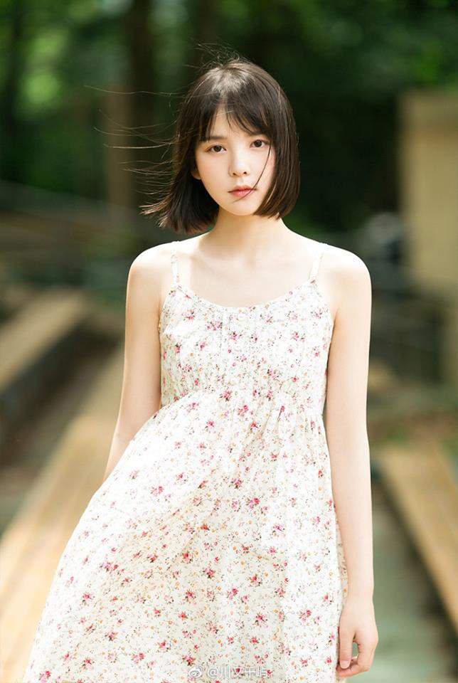 Cô bạn người Trung Quốc với mái tóc ngắn đẹp như nhân vật phim hoạt hình khiến cư dân mạng ngẩn ngơ