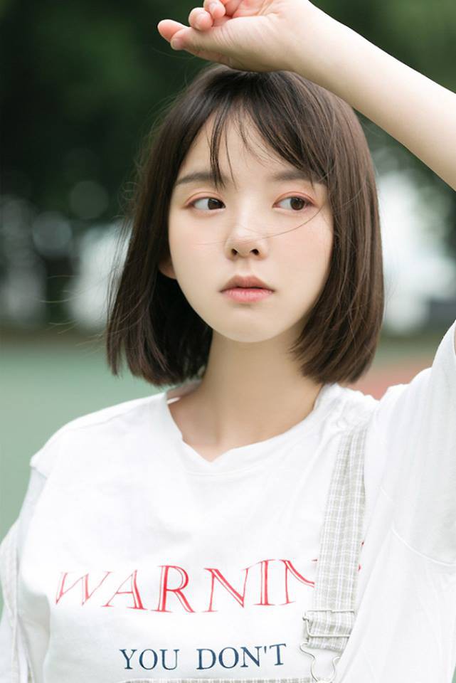 Cô bạn người Trung Quốc với mái tóc ngắn đẹp như nhân vật phim hoạt hình khiến cư dân mạng ngẩn ngơ