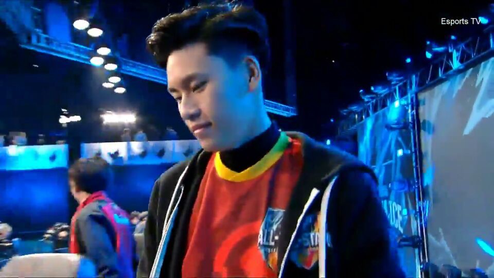 Hot boy tuyển LMHT quốc gia chiếm hết spotlight trong loạt ảnh cả đội lên đường thi đấu ASIAD