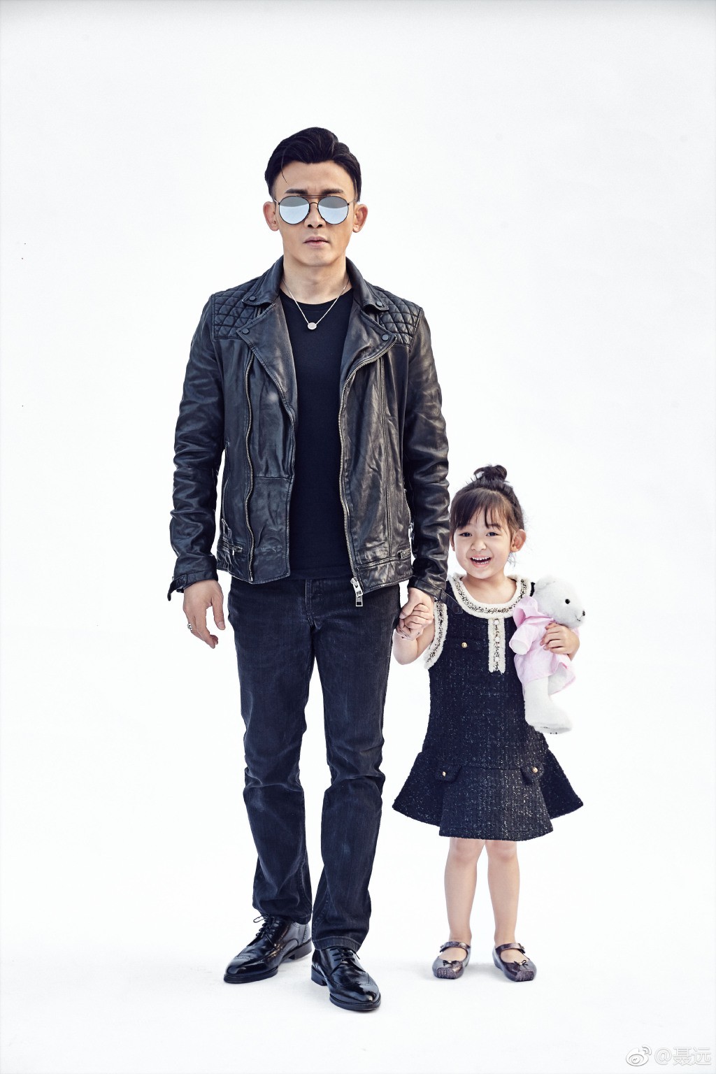 Vướng loạt scandal đồng tính, đánh người, Hoàng Thượng Nhiếp Viễn vẫn khiến dân tình tan chảy vì yêu chiều con gái