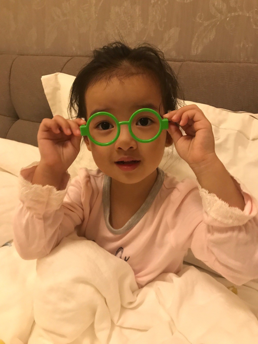 Vướng loạt scandal đồng tính, đánh người, Hoàng Thượng Nhiếp Viễn vẫn khiến dân tình tan chảy vì yêu chiều con gái